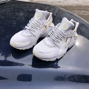 Nike Air Huarache Triple White